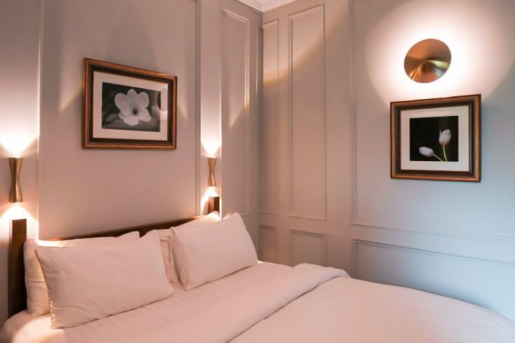 Deluxe Queen Room